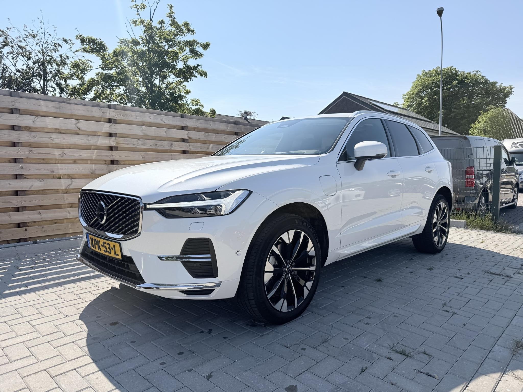 Volvo XC60 2.0 T8 Plug-in hybrid AWD Plus Bright Trekhaak l, Auto's, Automaat, Gebruikt, Euro 6, 1969 cc