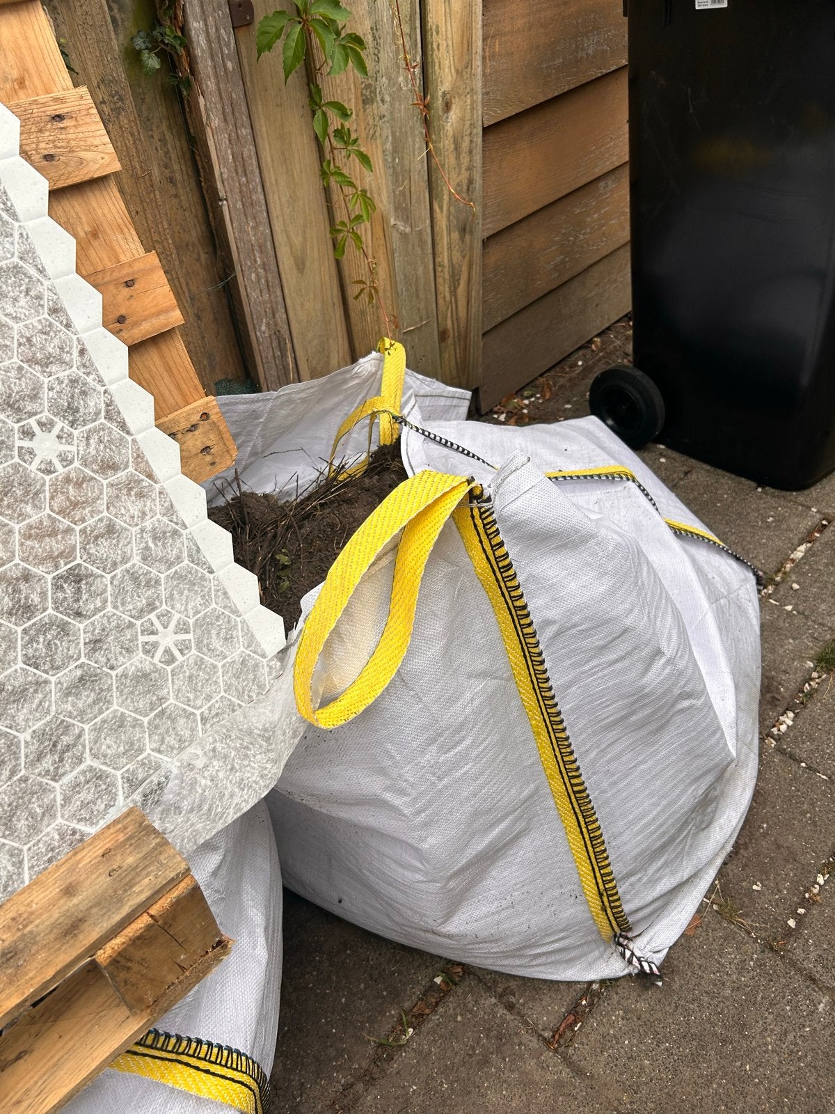 Big bags met zand en (graszoden), Ophalen, Gebruikt
