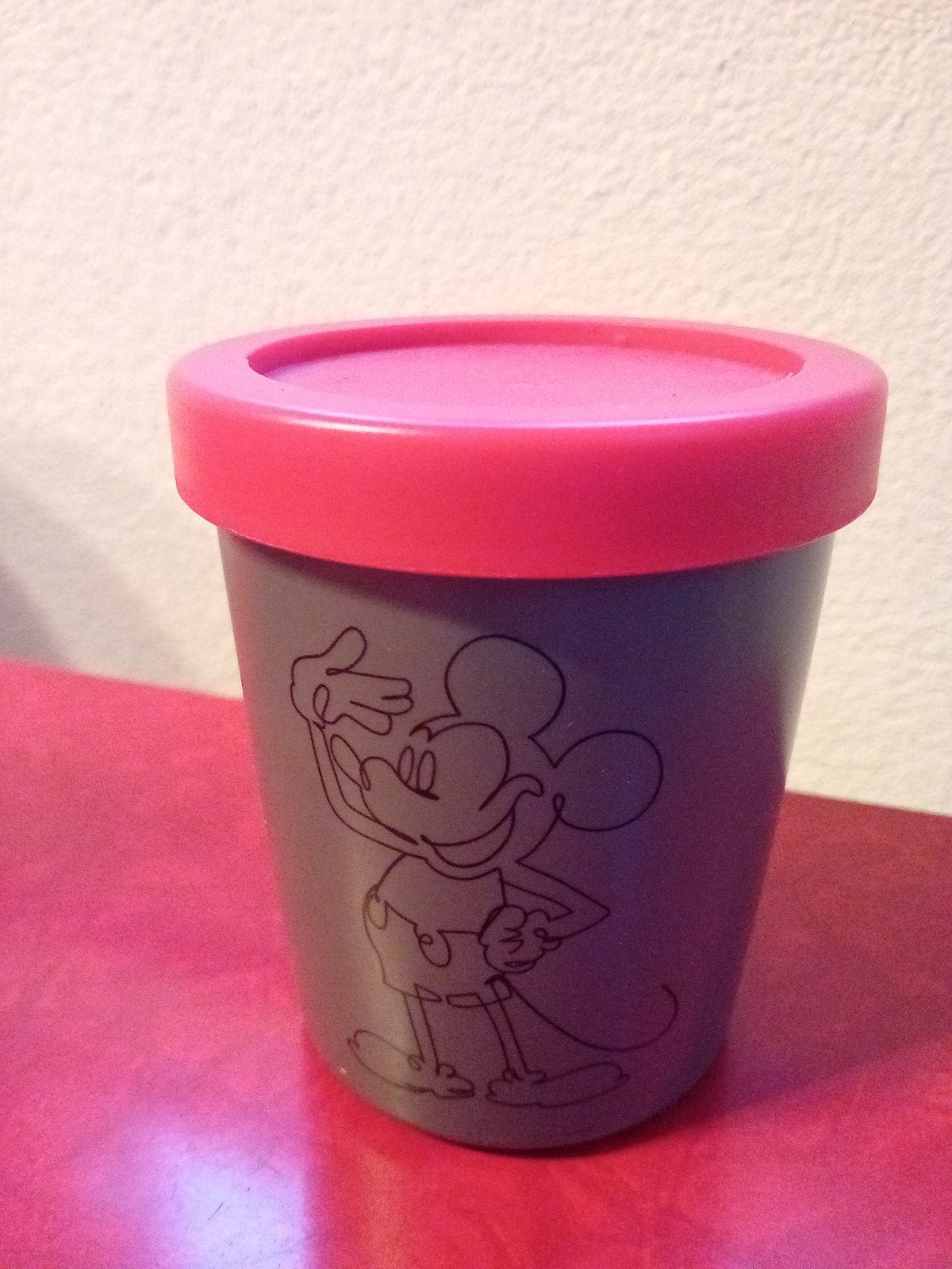 Mickey Mouse Soepbak met 2 aparte bakjes, Huis en Inrichting, Keuken | Keukenbenodigdheden, Ophalen