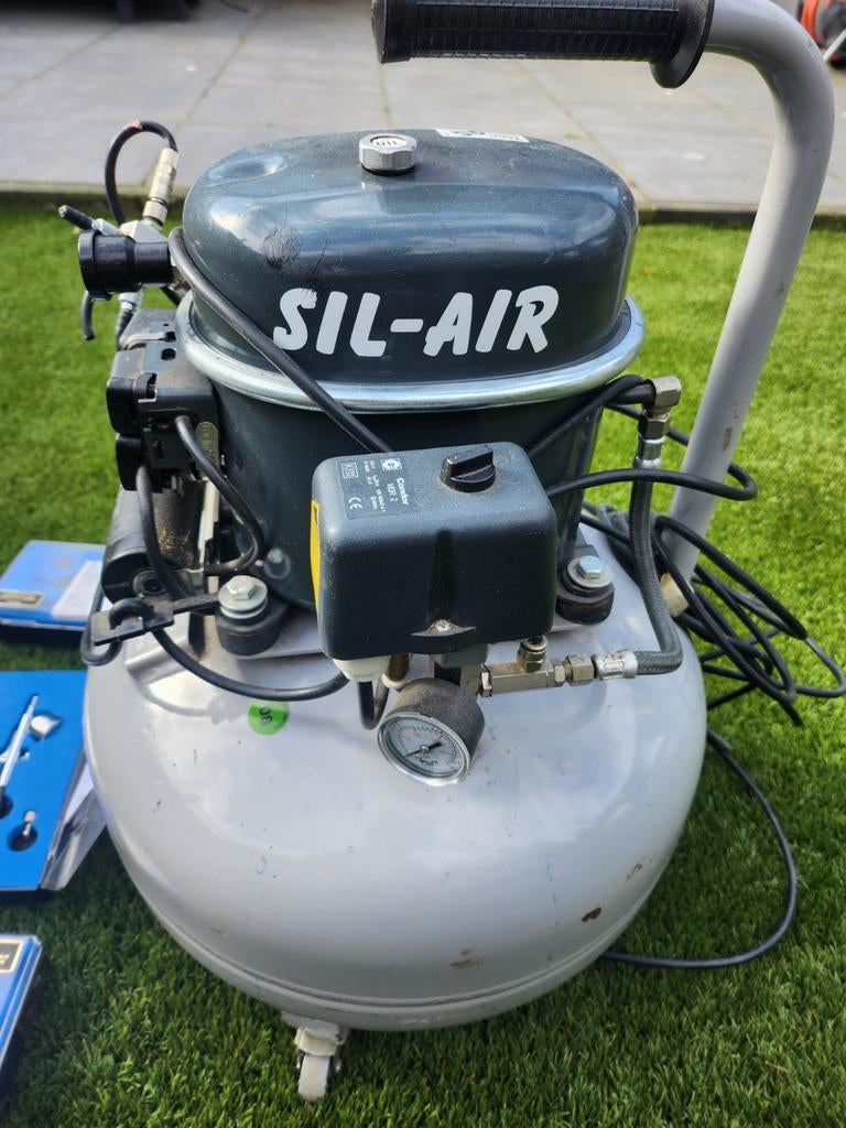 SIL-AIR Compressor met Airbrush Set - Zo goed als nieuw, Doe-het-zelf en Verbouw, Compressors, 6 tot 10 bar, Ophalen of Verzenden