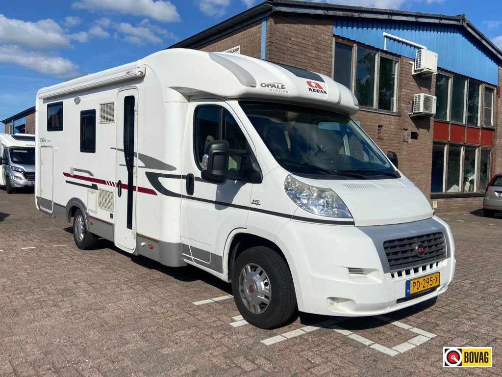 Adria Coral 690 SC Plus Queensbed !, Fiat, Tot en met 2, Bedrijf, Luifel