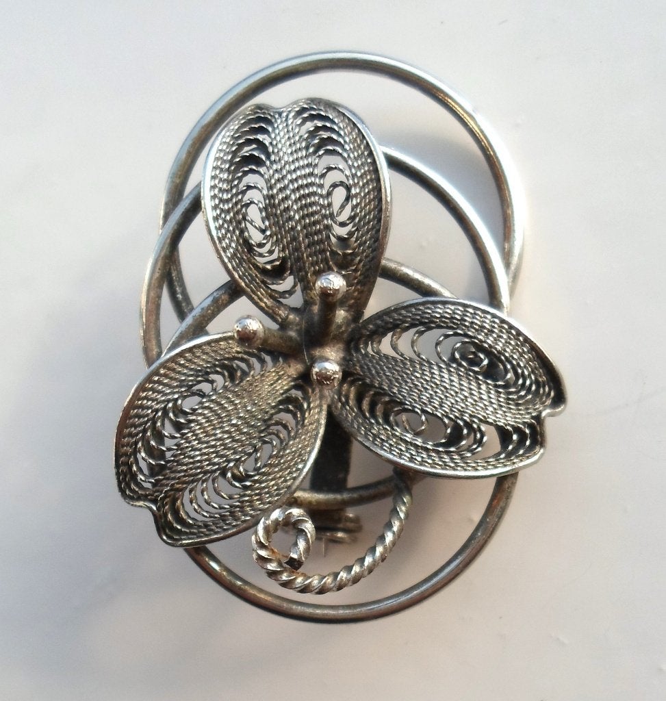 Oude broche filigrain in de vorm van een bloem. Zilver. 800, Ophalen of Verzenden, Zo goed als nieuw, Zilver, Zilver