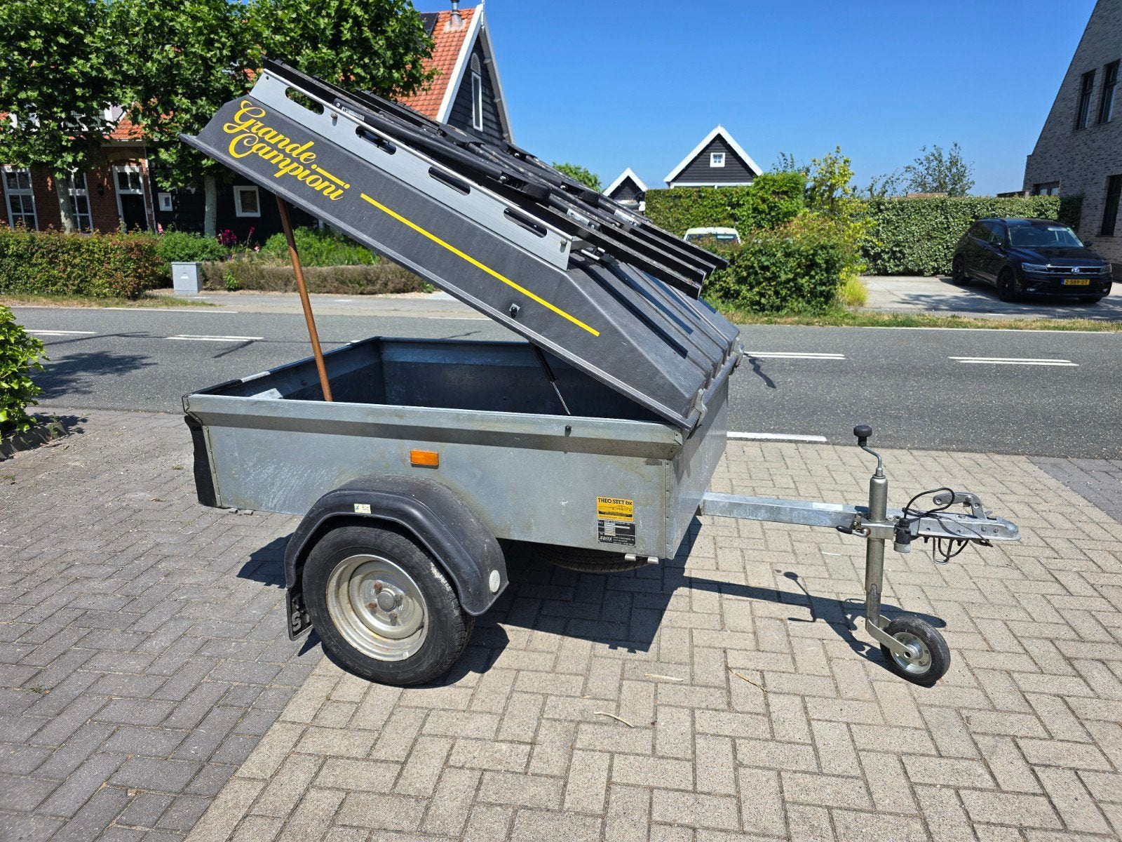 Te huur bagagewagen met fietsenrekken