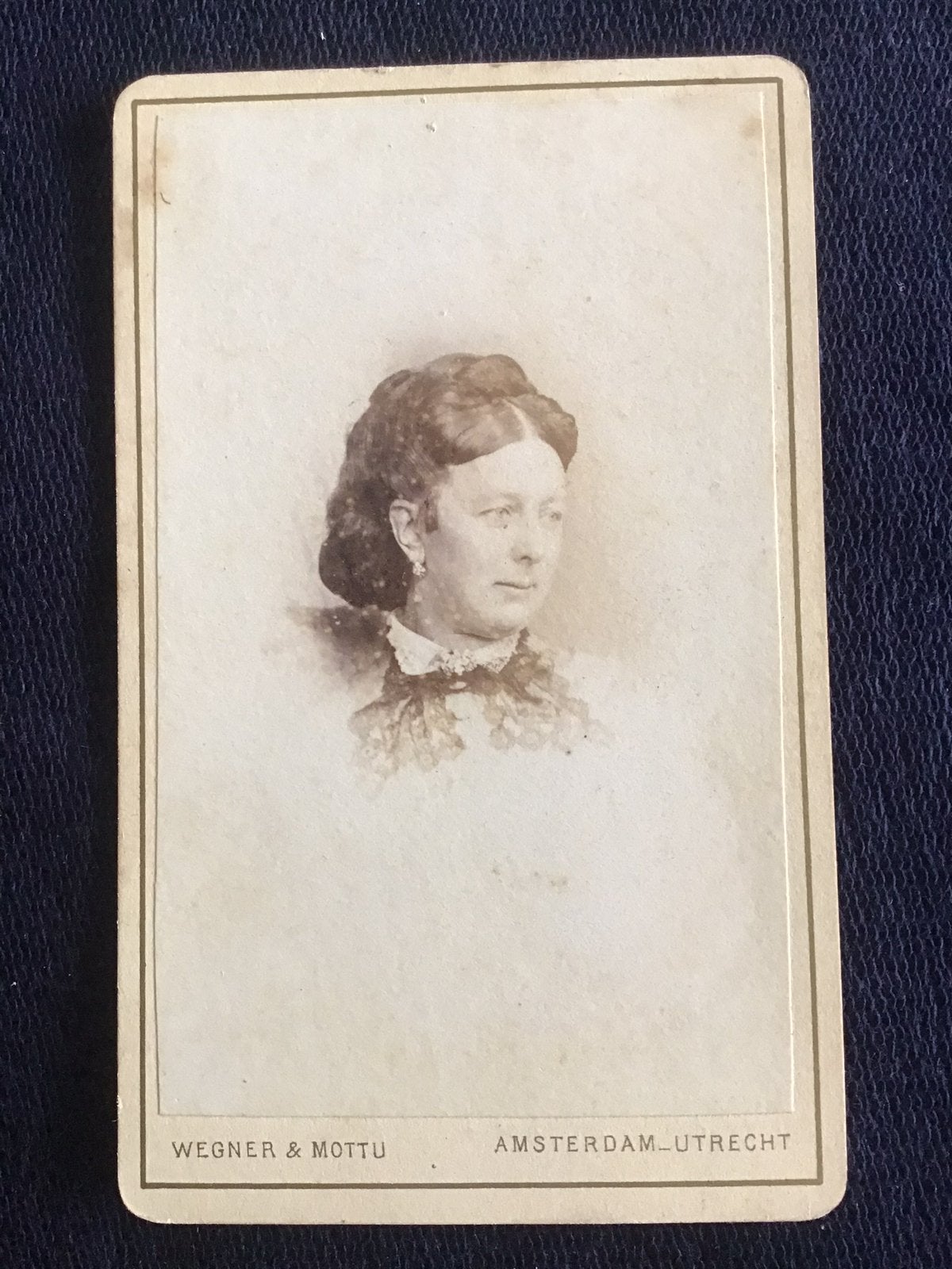 CDV, Dame, WEGNER & MOTTU, AMSTERDAM, Carte de Visite, Ophalen of Verzenden, Voor 1940, Gebruikt, Foto