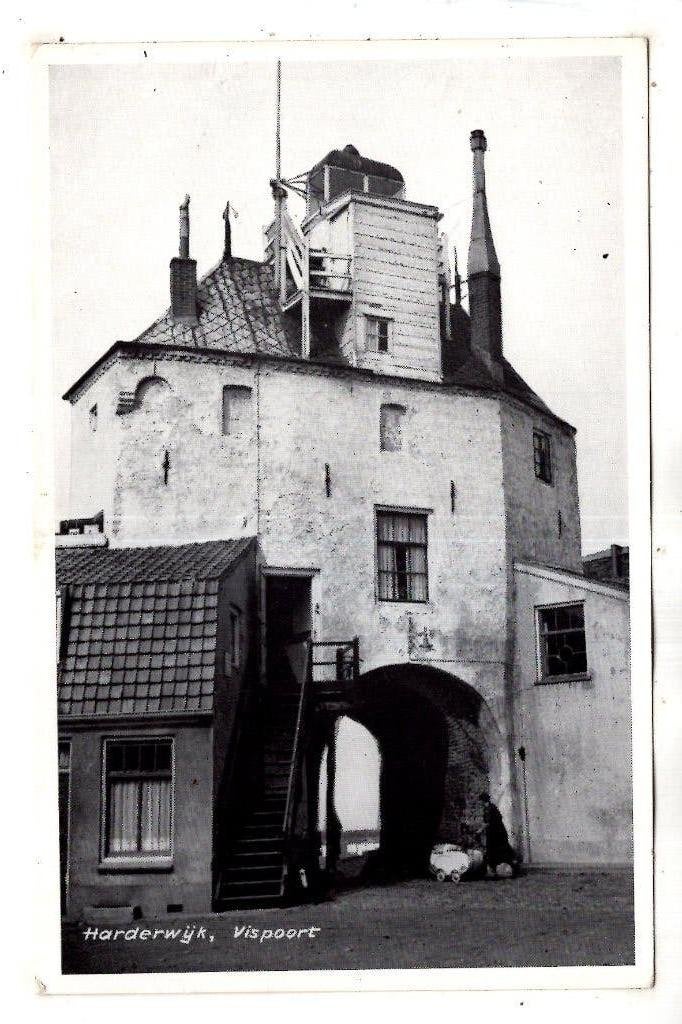 Harderwijk   doorgang Vispoort, Verzamelen, Ansichtkaarten | Nederland, Verzenden, 1940 tot 1960, Gelderland