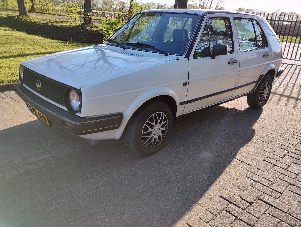 VW Golf diesel oldtimer 5-deurs 5 versnellingen APK 07-2027, Auto's, Volkswagen, Stof, 54 pk, Zwart, 4 cilinders