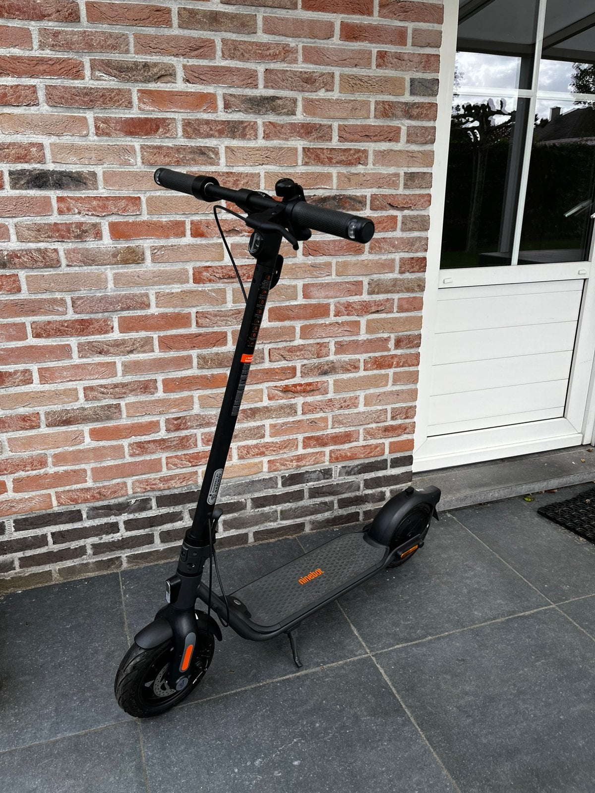 Elektrische step Segway Ninebot F2 2025 NIEUWSTAAT, Ophalen, Zo goed als nieuw, Elektrische step (E-scooter)
