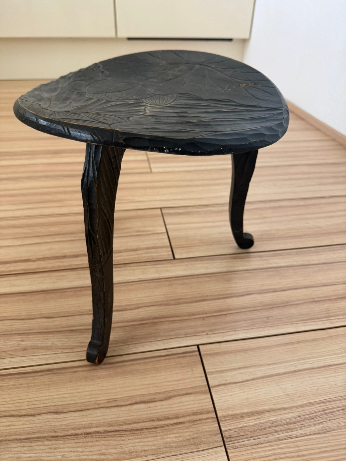 Karaktervol Vintage Houten Krukje /Plantentafel Handgesneden, Antiek en Kunst, Ophalen