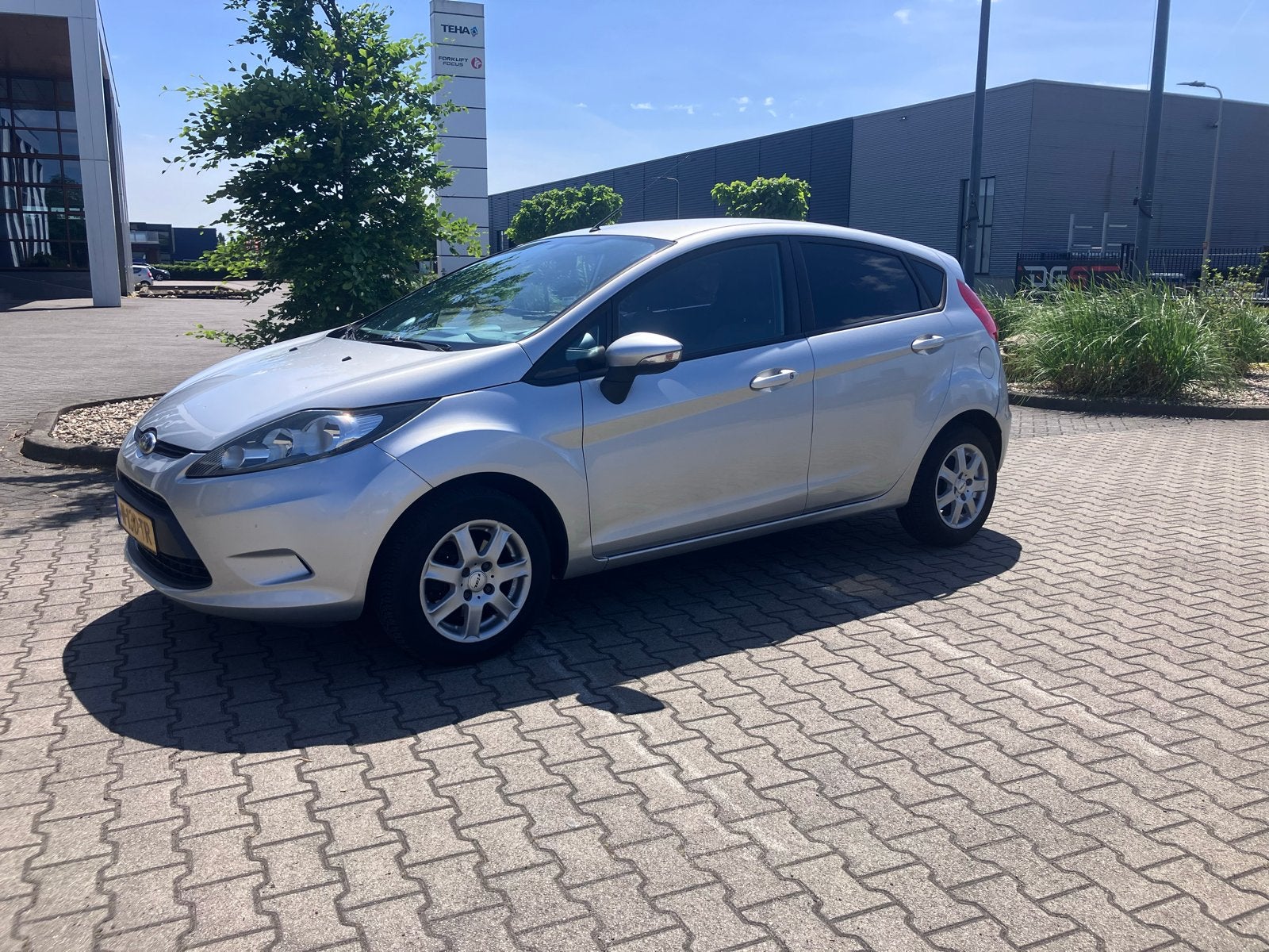 Ford Fiësta 1.25 60KW 5DR 2010 Grijs, Voorwielaandrijving, 1242 cc, Handgeschakeld, Particulier