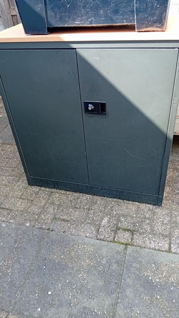 Metalen kast met slot, Ophalen of Verzenden