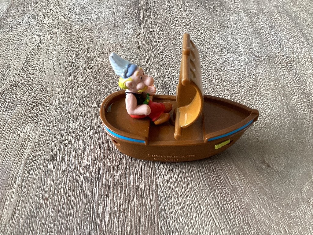 Asterix en Obelix, bootje 1994., Ophalen of Verzenden, Asterix en Obelix, Zo goed als nieuw, Beeldje of Figuurtje