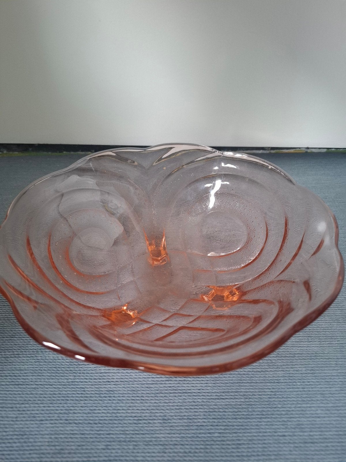 Prachtige rose glazen sier schaal., Huis en Inrichting, Ophalen of Verzenden, Zo goed als nieuw, Rond, Glas