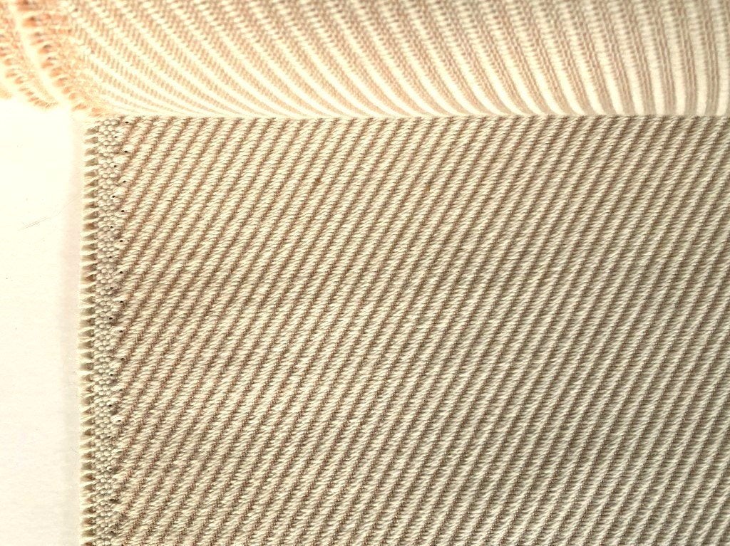 De Ploeg Toulouse 63/09; crème met roze; 2 meter meubelstof, Hobby en Vrije tijd, Stoffen en Lappen, Wol, 120 cm of meer, Ophalen of Verzenden