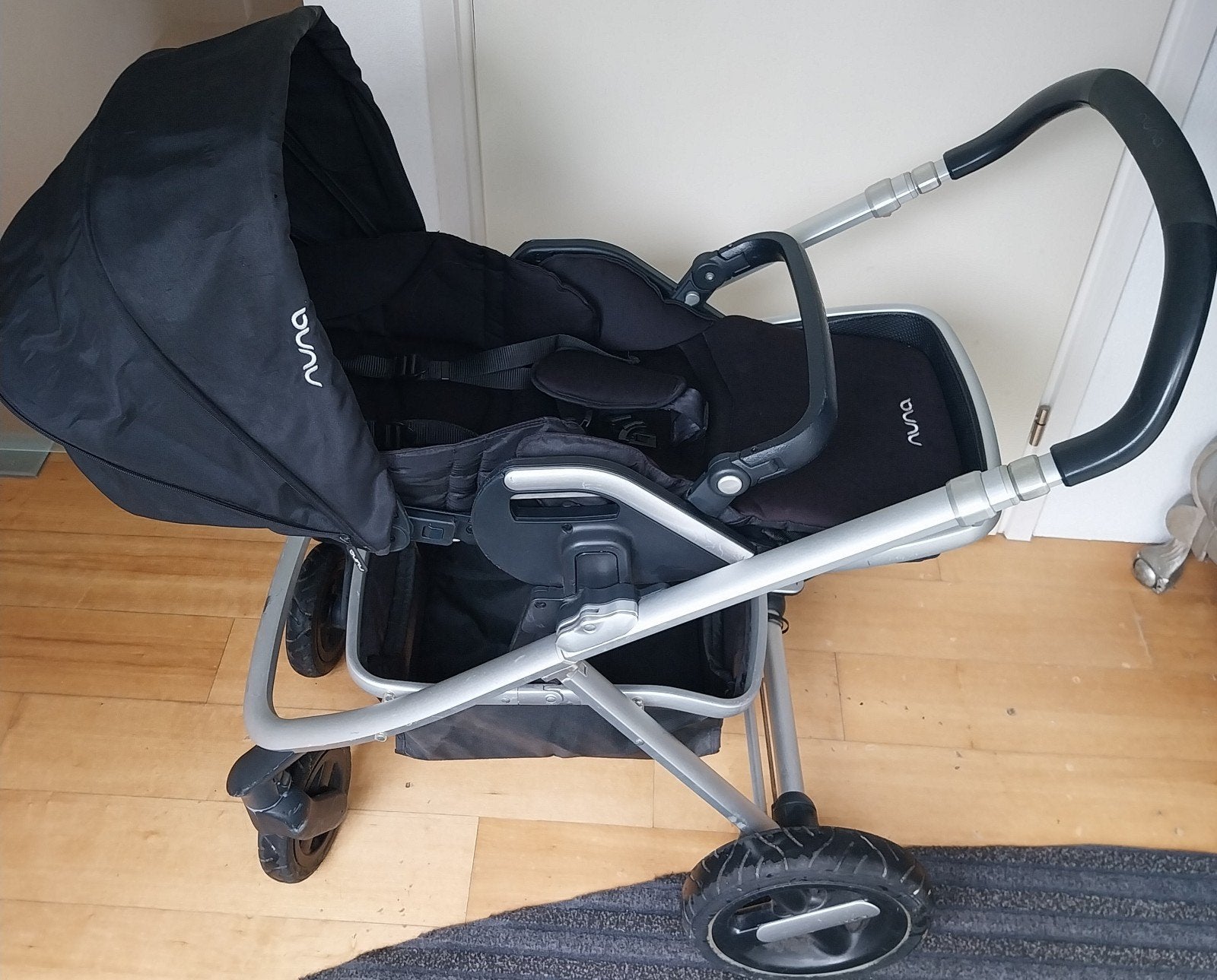 Nuna Mixx Kinderwagen met Reiswieg, Kinderen en Baby's, Kinderwagens en Combinaties, Ophalen, Gebruikt, Overige merken, Met reiswieg