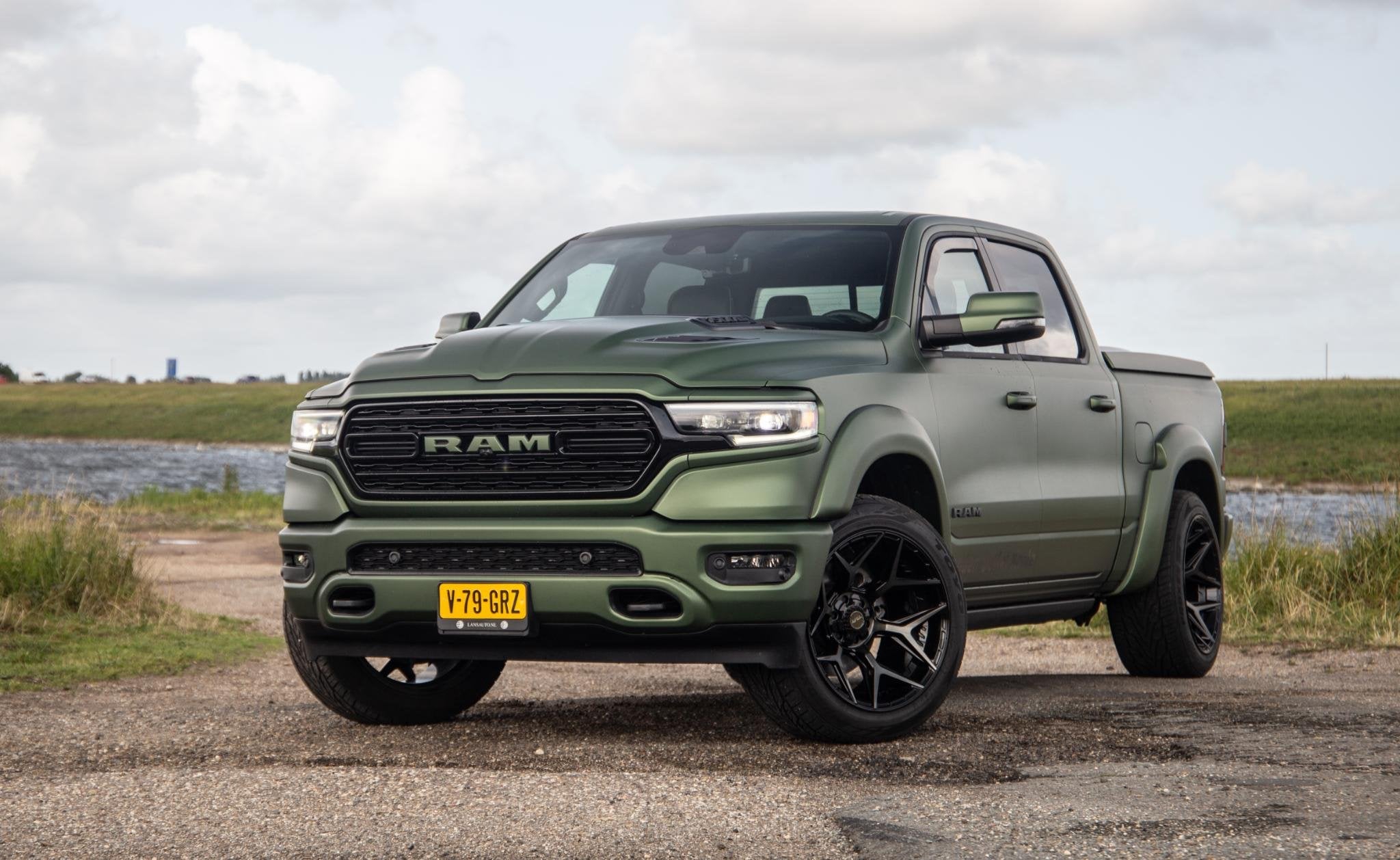 Dodge Ram 1500 5.7 V8 4x4 Crew Cab Limited BPM VRIJ / ALL IN, Auto's, Dodge, Automaat, 5654 cc, Zwart, Vierwielaandrijving