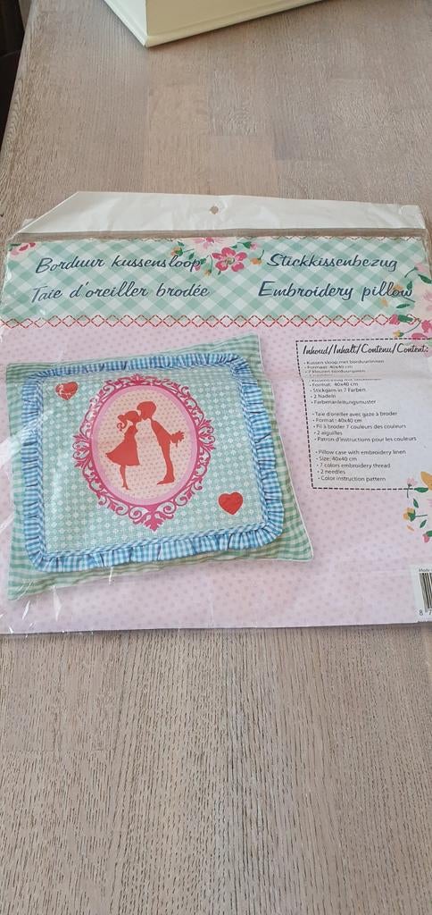 Nieuw Borduurpakket Sierkussen 40x40 cm - Liefdespaar, Ophalen of Verzenden
