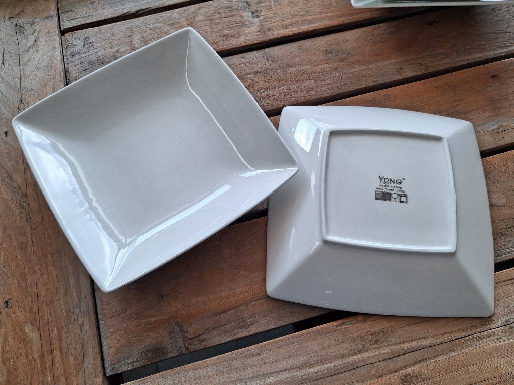 Nieuwe set van 2 x diep vierkant bord van YONG - 21 x 21 cm., Nieuw, Ophalen of Verzenden, Bord(en), Overige stijlen