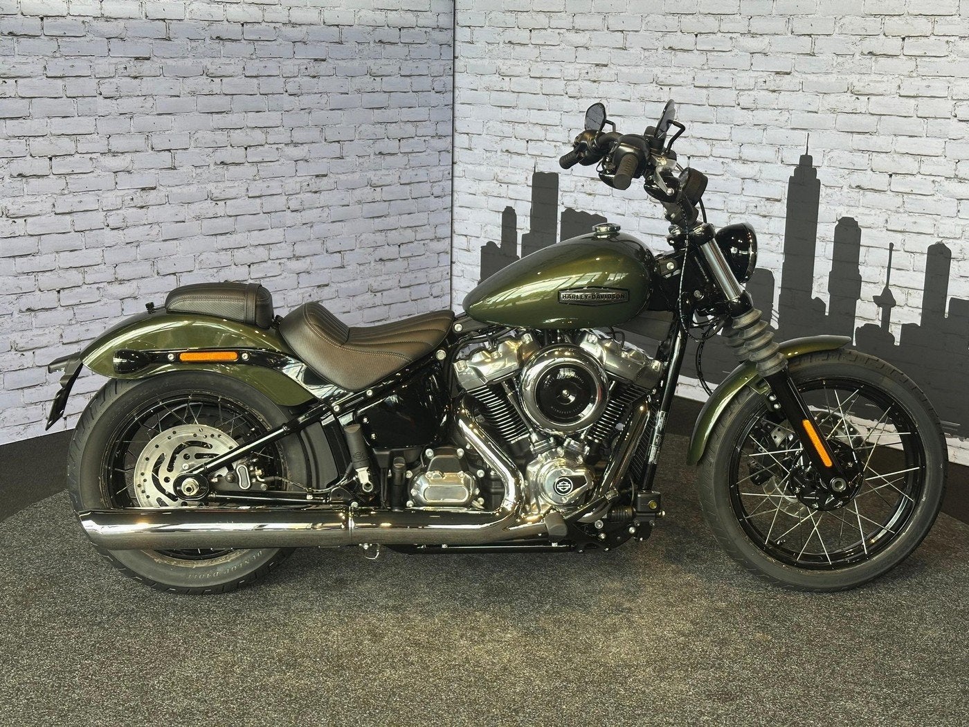 Harley-Davidson FXBB STREET BOB Laced Wheels - Premium Solid, Motoren, Laan van Vredenoord 33
2289 DA  RIJSWIJK, NL, Nieuw, Bedrijf