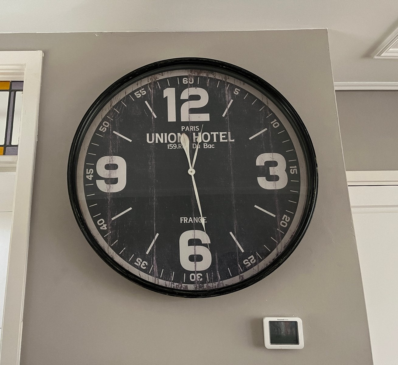Industriële wandklok Union Hotel Parijs - 90 cm, Analoog, Werkt op batterijen, Ophalen of Verzenden, Industrieel