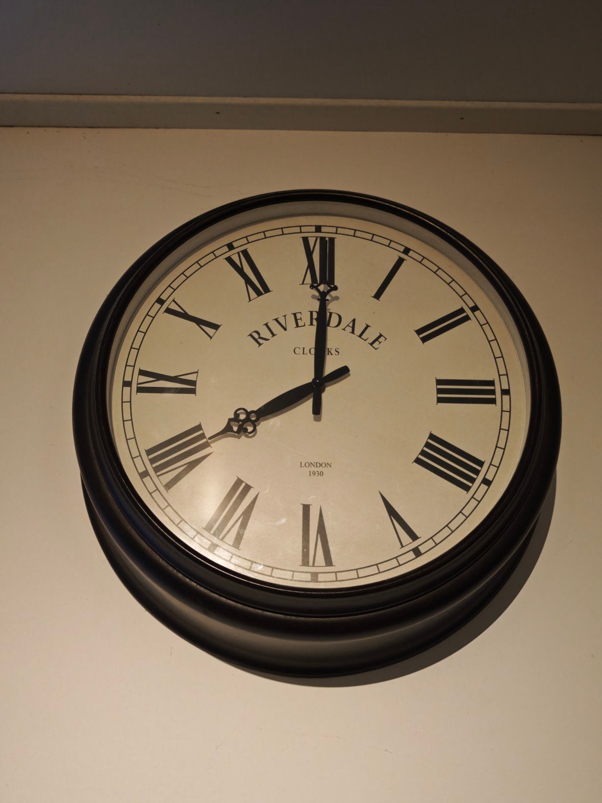 Grote Riverdale wandklok zwart, Ophalen, Zo goed als nieuw, Wandklok