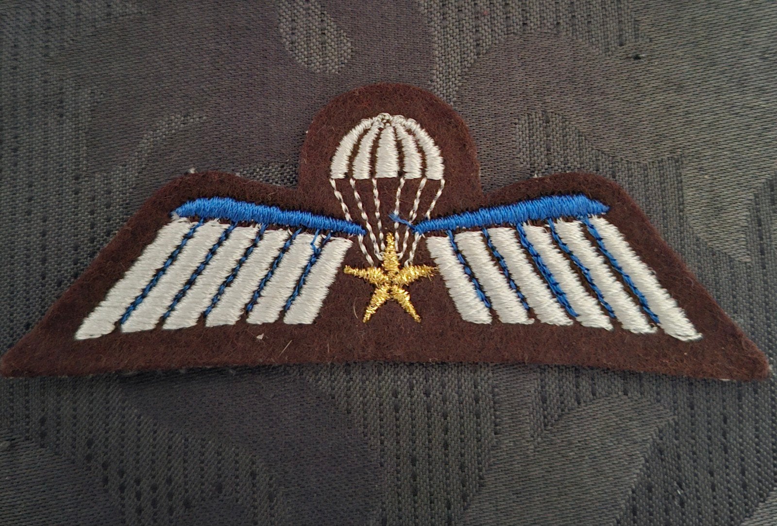 parabrevet A, stof DT 63, Verzenden, Landmacht, Nederland