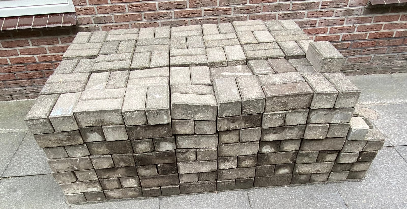GRATIS een partij gebruikte betonnen klinkers, Tuin en Terras, Tegels en Klinkers, Ophalen, Gebruikt, Klinkers, 5 tot 10 m²