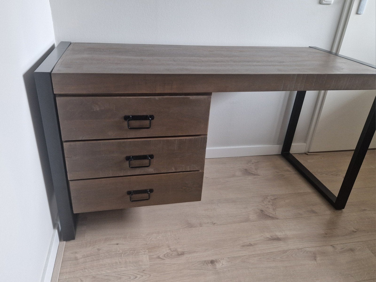 Houten bureau, Ophalen, In hoogte verstelbaar