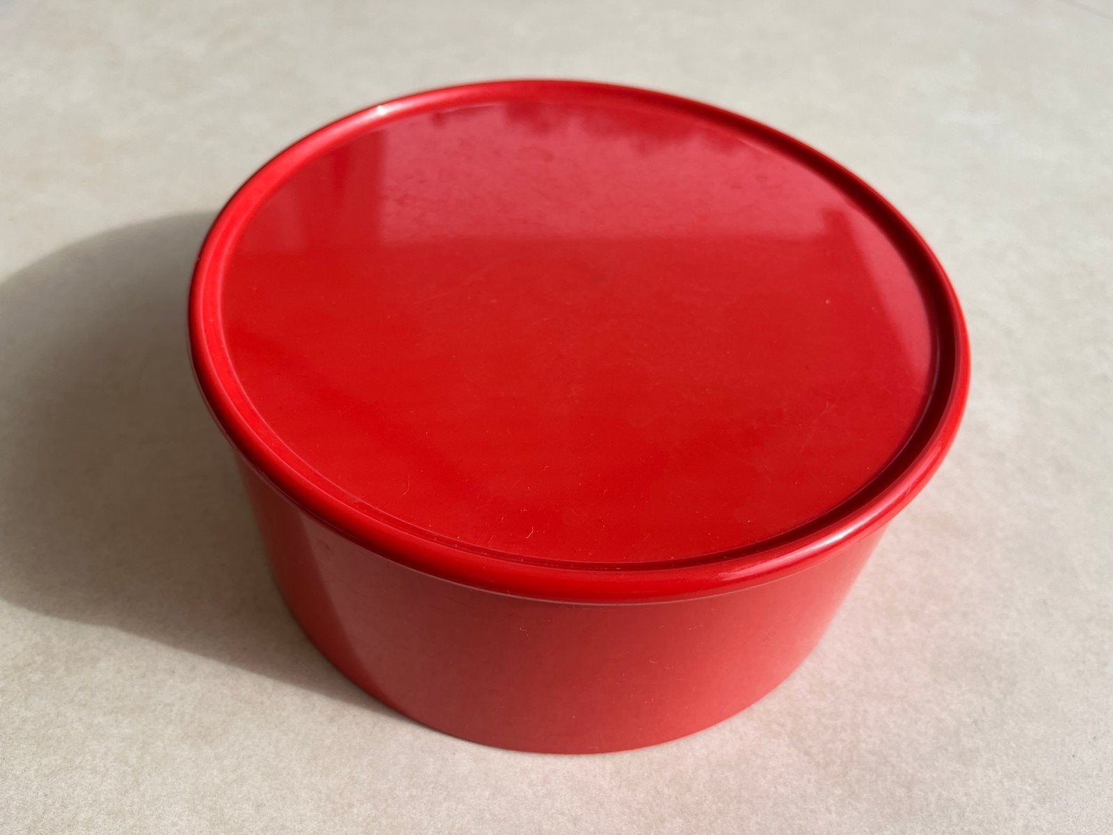 Mepal koektrommel rood plastic jaren ‘70, Ophalen of Verzenden, Bus of Trommel, Rood, Met deksel