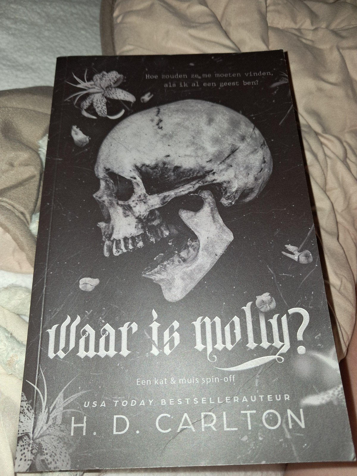 boek: Waar is Molly? - H.D. Carlton, Ophalen of Verzenden, Zo goed als nieuw, H.D. Carlton, Amerika