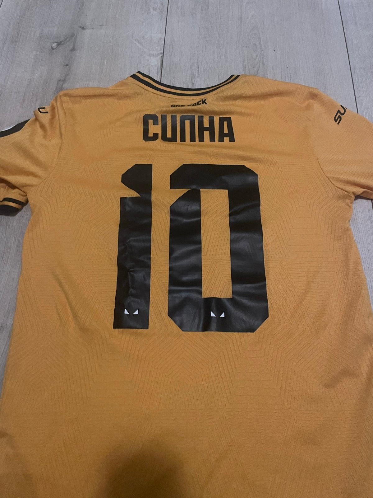 Wolverhampton Wanderers Thuisshirt 24/25 Cunha #10, Sport en Fitness, Maat S, Ophalen of Verzenden, Nieuw, Shirt
