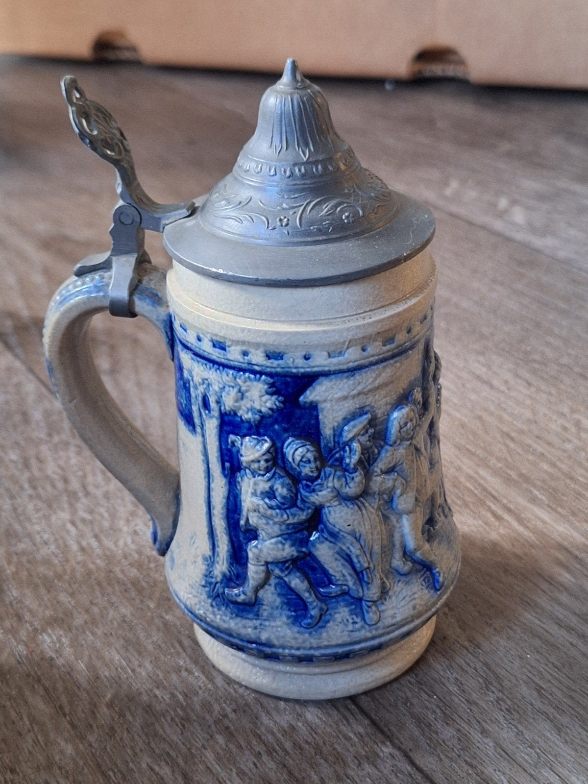Vintage Bierpul met Tinnen Deksel - Blauw/Wit Reliëf, Antiek en Kunst, Antiek | Keramiek en Aardewerk, Ophalen of Verzenden