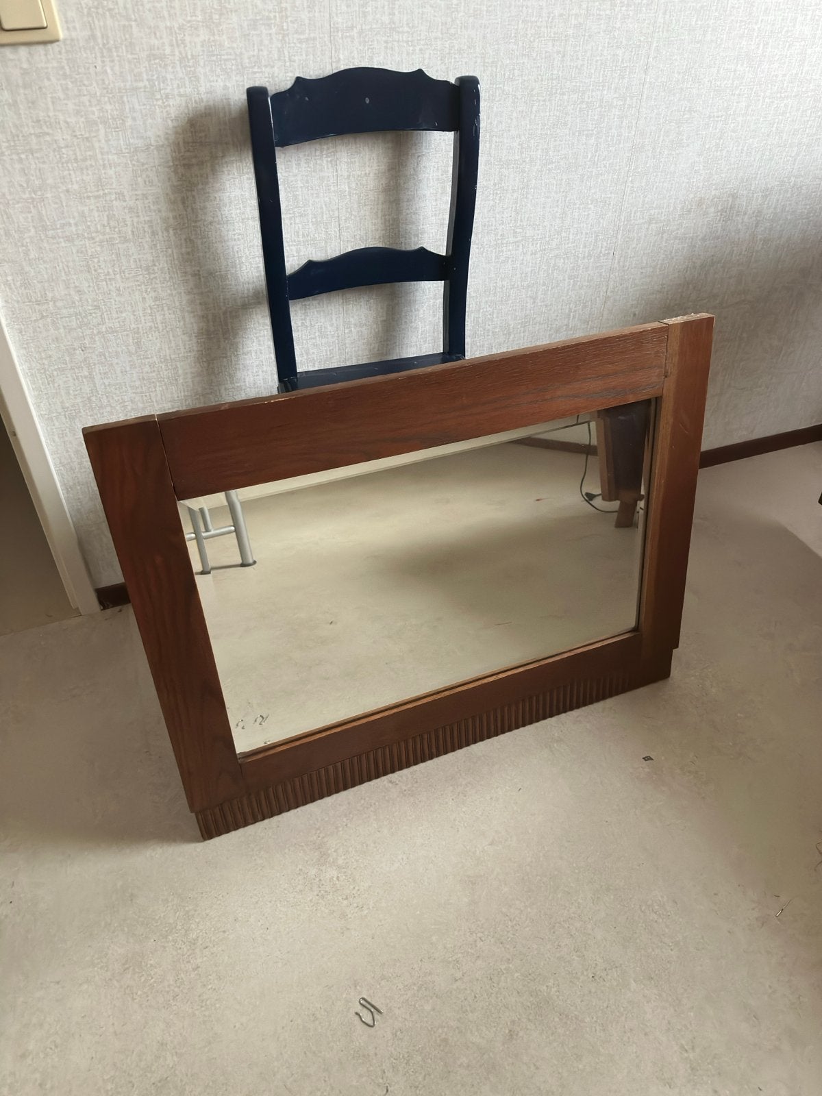 Grote spiegel met houten lijst, Antiek en Kunst, Ophalen, Rechthoekig, 100 tot 150 cm, Minder dan 100 cm