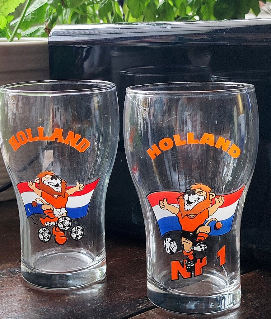 2 verschillende Holland bierglazen van WK 1998 met leeuw., Ophalen, Nieuw, Bierglas
