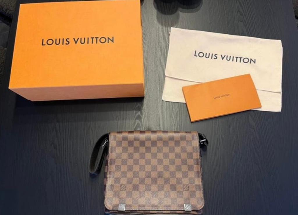 Louis Vuitton District PM messenger bag, Ophalen of Verzenden, Zo goed als nieuw, Bruin, Schoudertasje