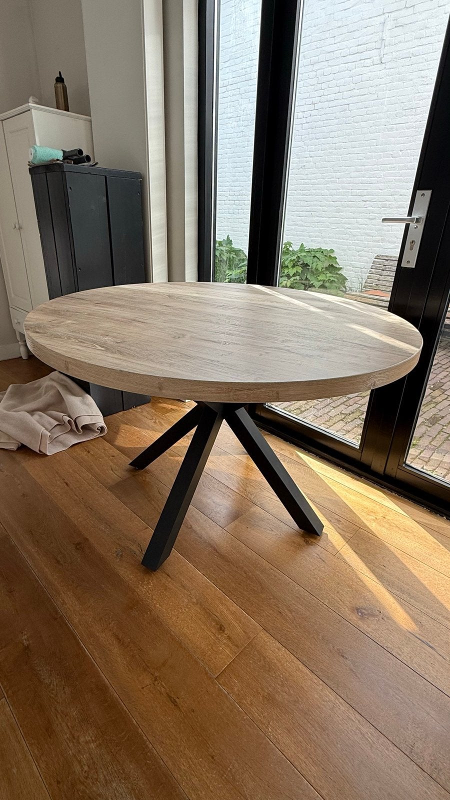 Zo goed als nieuwe eettafel Bressano Kwantum, Ophalen, 100 tot 150 cm, Rond, Zo goed als nieuw