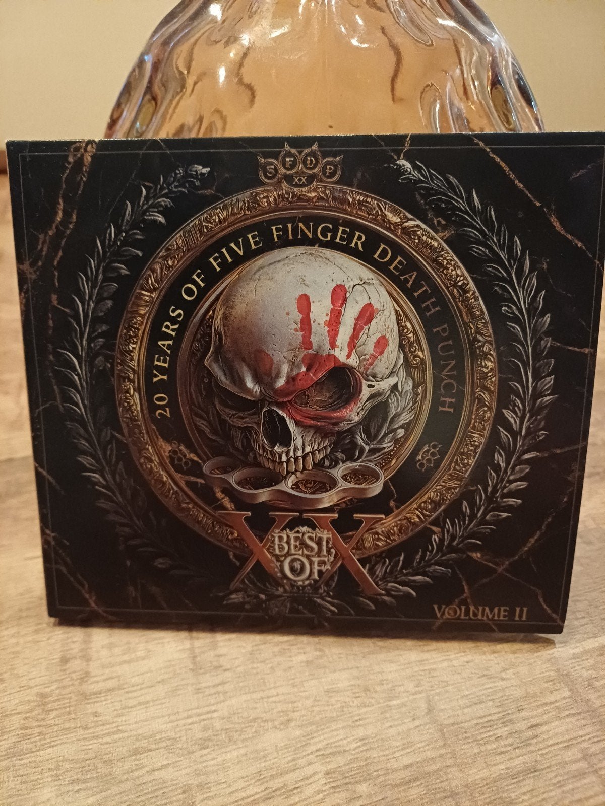 Five Finger Death Punch - Best Of Vol. 2 (CD), Ophalen, Zo goed als nieuw, Inclusief boekje, Hardrock