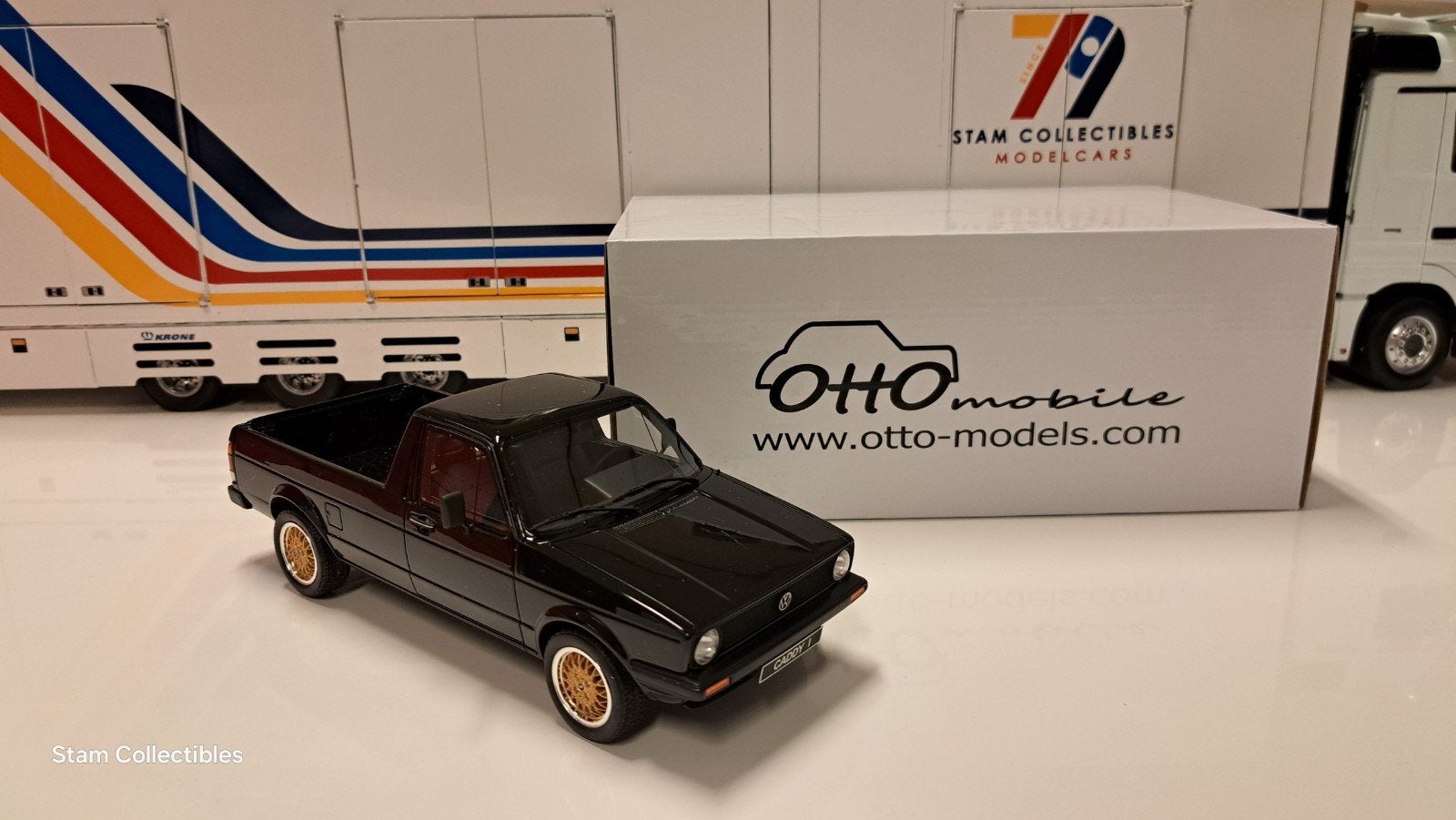 Otto Mobile Volkswagen Golf Caddy Black / Gold rims, Hobby en Vrije tijd, Modelauto's | 1:18, OttOMobile, Auto, Ophalen of Verzenden