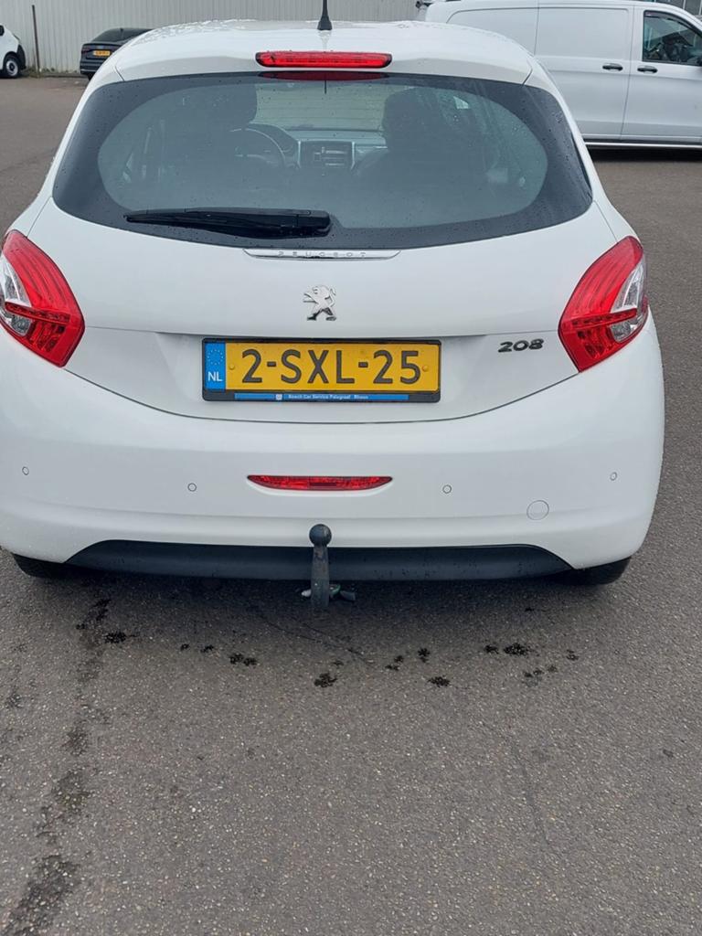 Peugeot 208 1.2 VTI 60KW/82PK 5-D 2014 Wit, Auto's, Peugeot, Particulier, ABS, Airbags, Airconditioning, Bluetooth, Centrale vergrendeling