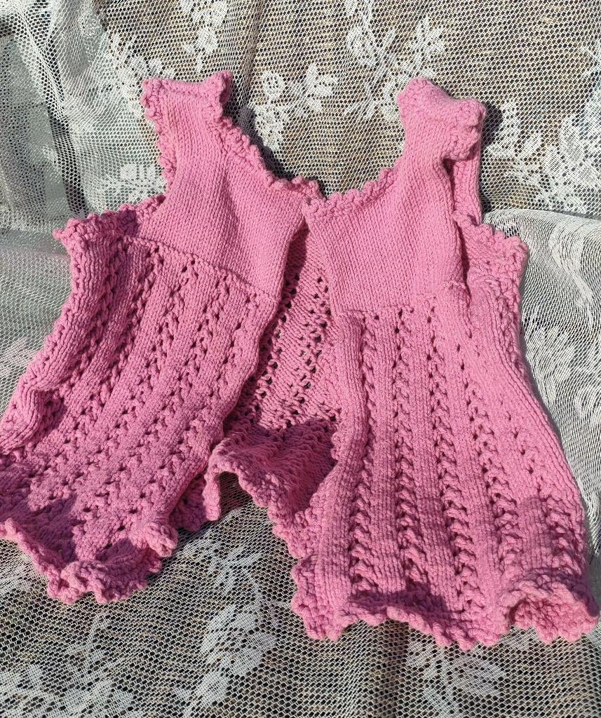 Roze gebreide babyhes voor ca 1 jarige. Vintage vestje Baby, Ophalen of Verzenden, Nieuw, Meisje, Truitje of Vestje