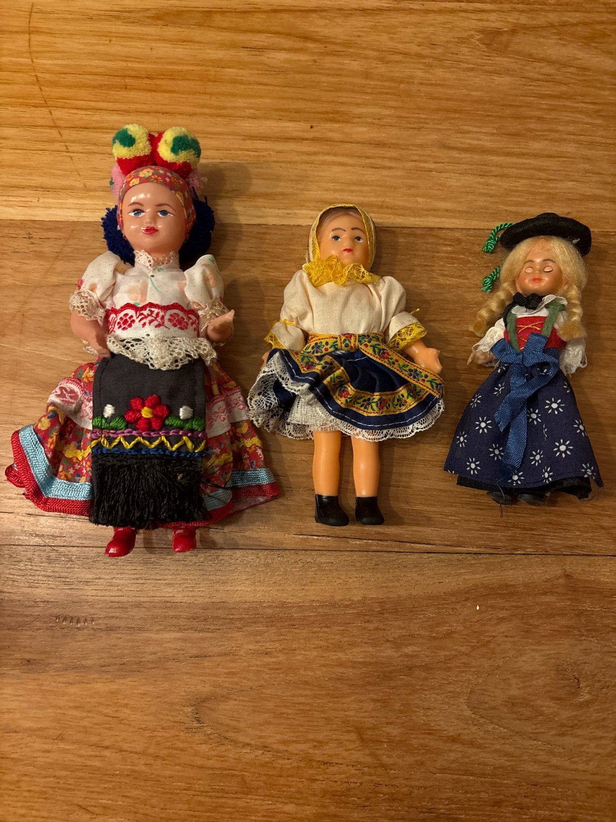 Set van 3 Vintage Poppen in Traditionele Klederdracht, Verzamelen, Ophalen of Verzenden, Gebruikt, Pop