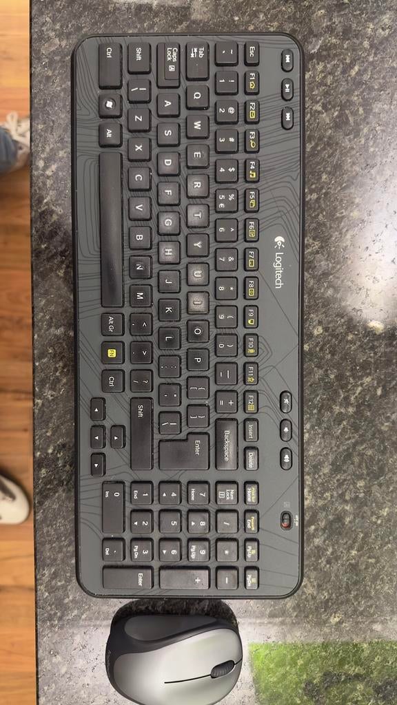 Logitech K360 - Y-R0017 compacte Wireles Toetsenbord QWERTY, Computers en Software, Toetsenborden, Toetsenbord en muis-set, Gebruikt