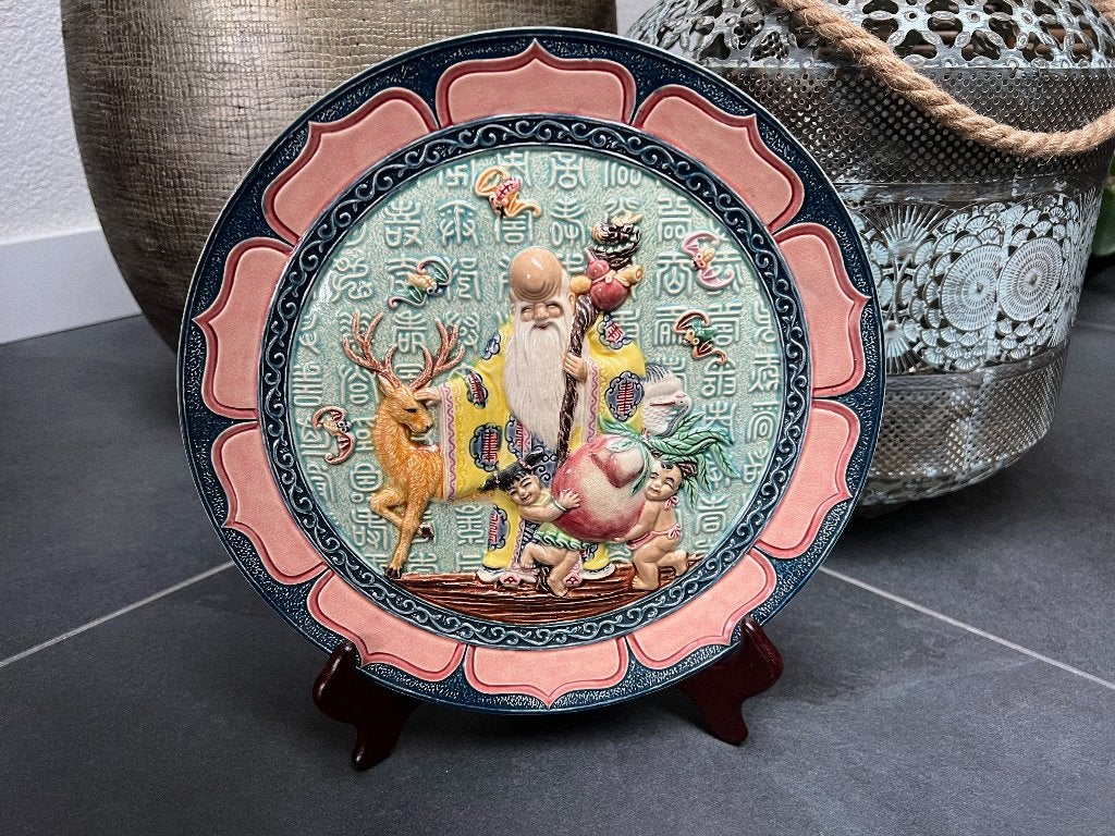 chinees porselein wandbord op standaard chinese god, Antiek en Kunst, Ophalen of Verzenden