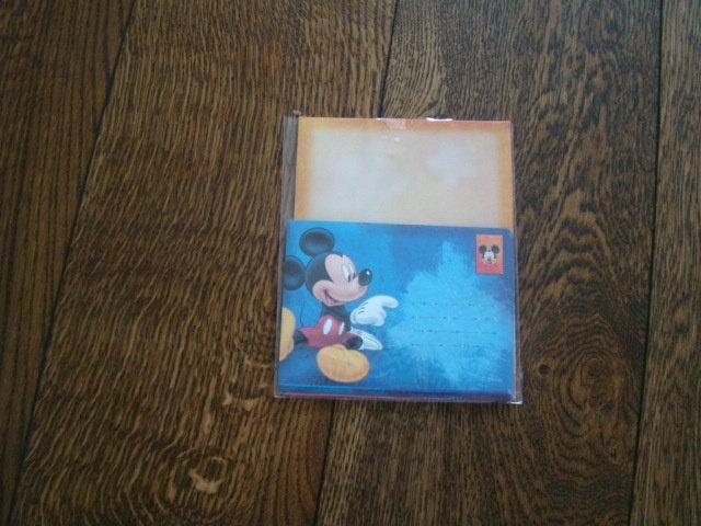 Mickey Mouse schrijfset / 8 blaadjes en 8 enveloppen / NIEUW, Ophalen of Verzenden, Mickey Mouse, Nieuw, Papier, Kaart of Schrift