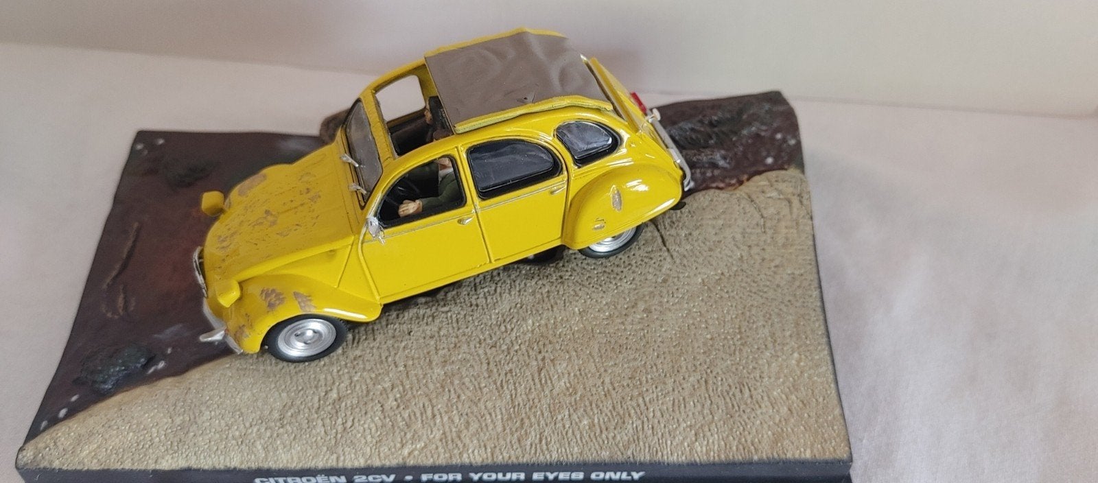 James bond Collection 1:43 citroen 2CV, Hobby en Vrije tijd, Modelauto's | 1:43, Verzenden, Zo goed als nieuw, Auto, Overige merken
