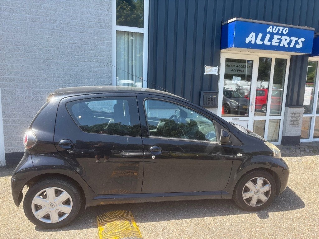 Toyota AYGO 1.0-12V COMFORT NAV. airco, Euro 5, Gebruikt, 4 stoelen, Bedrijf