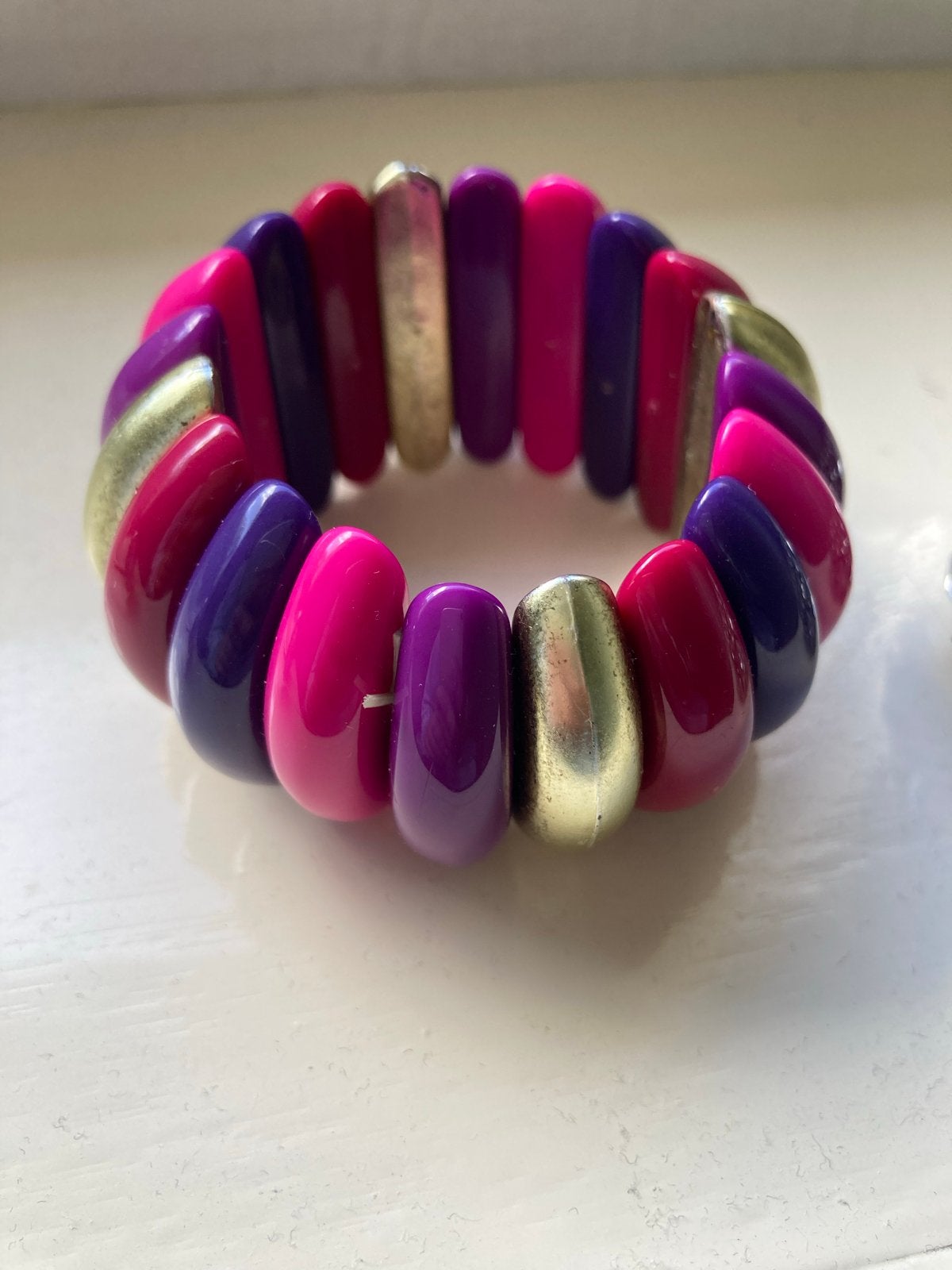 Kleurrijke kralenarmband - Elastisch, Sieraden, Tassen en Uiterlijk, Armbanden, Overige kleuren, Kunststof of Plastic, Nieuw, Ophalen of Verzenden