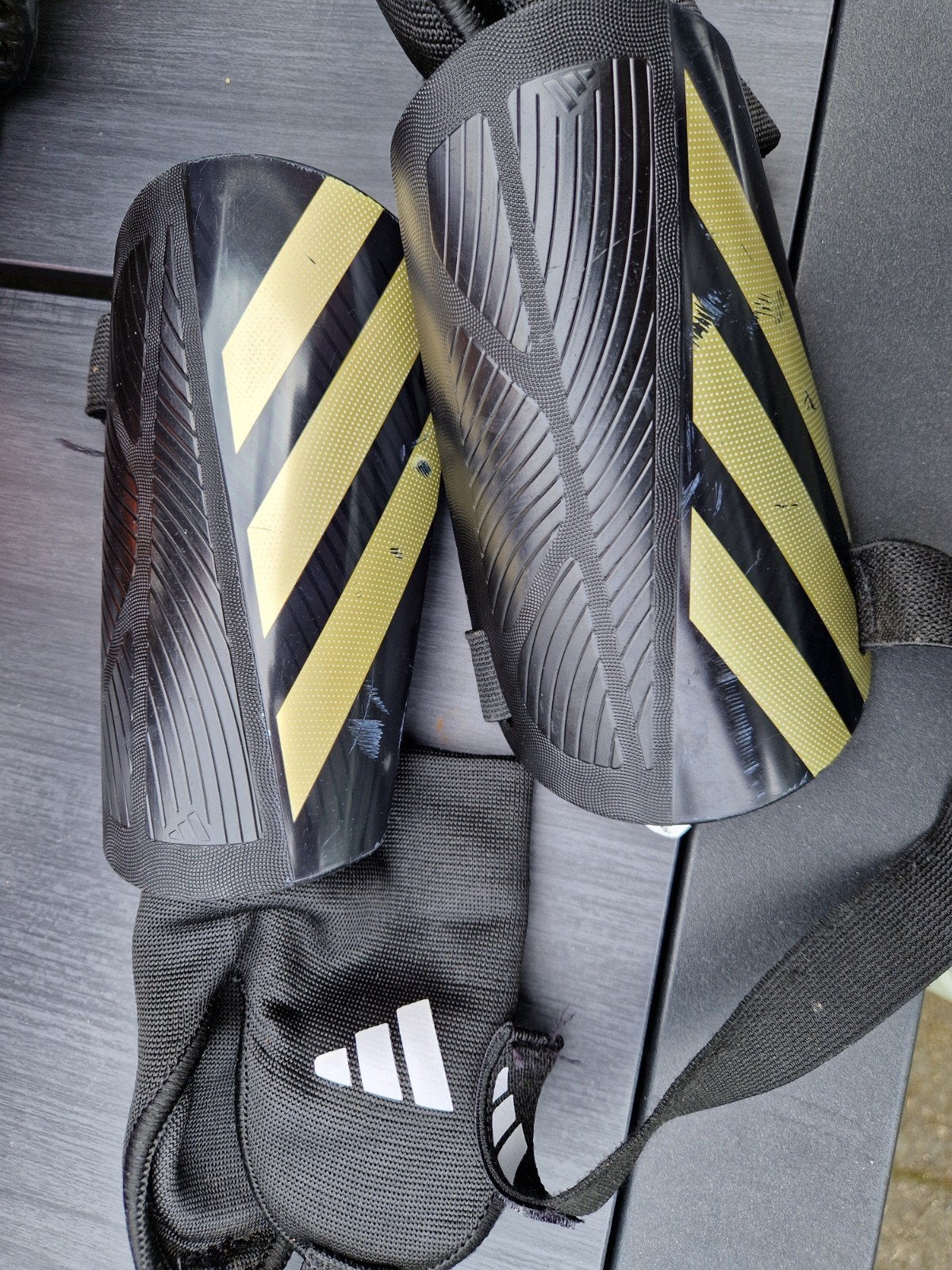 Adidas scheenbeschermers - Zwart/Goud, Ophalen, Gebruikt, Clubaccessoires