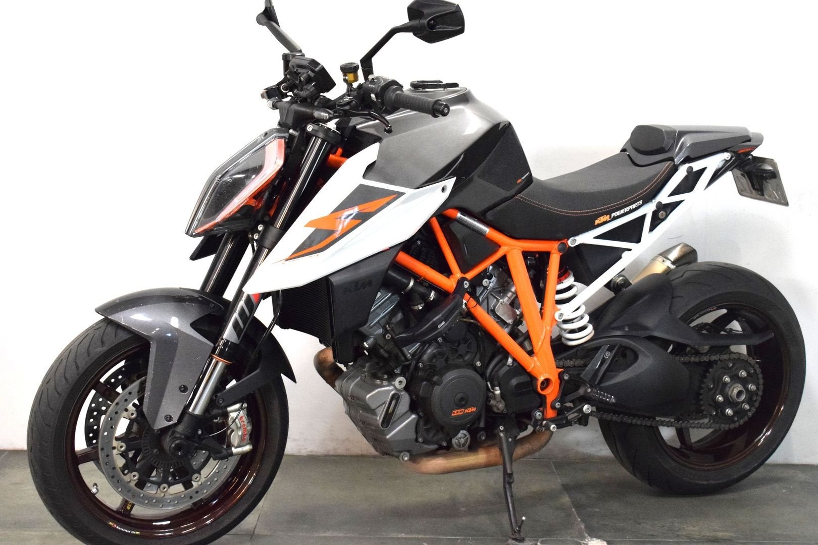 KTM 1290 SUPER DUKE R (bj 2018) ABS Akrapovic, 2 cilinders, KTM, Motorrijbewijs A, Bedrijf