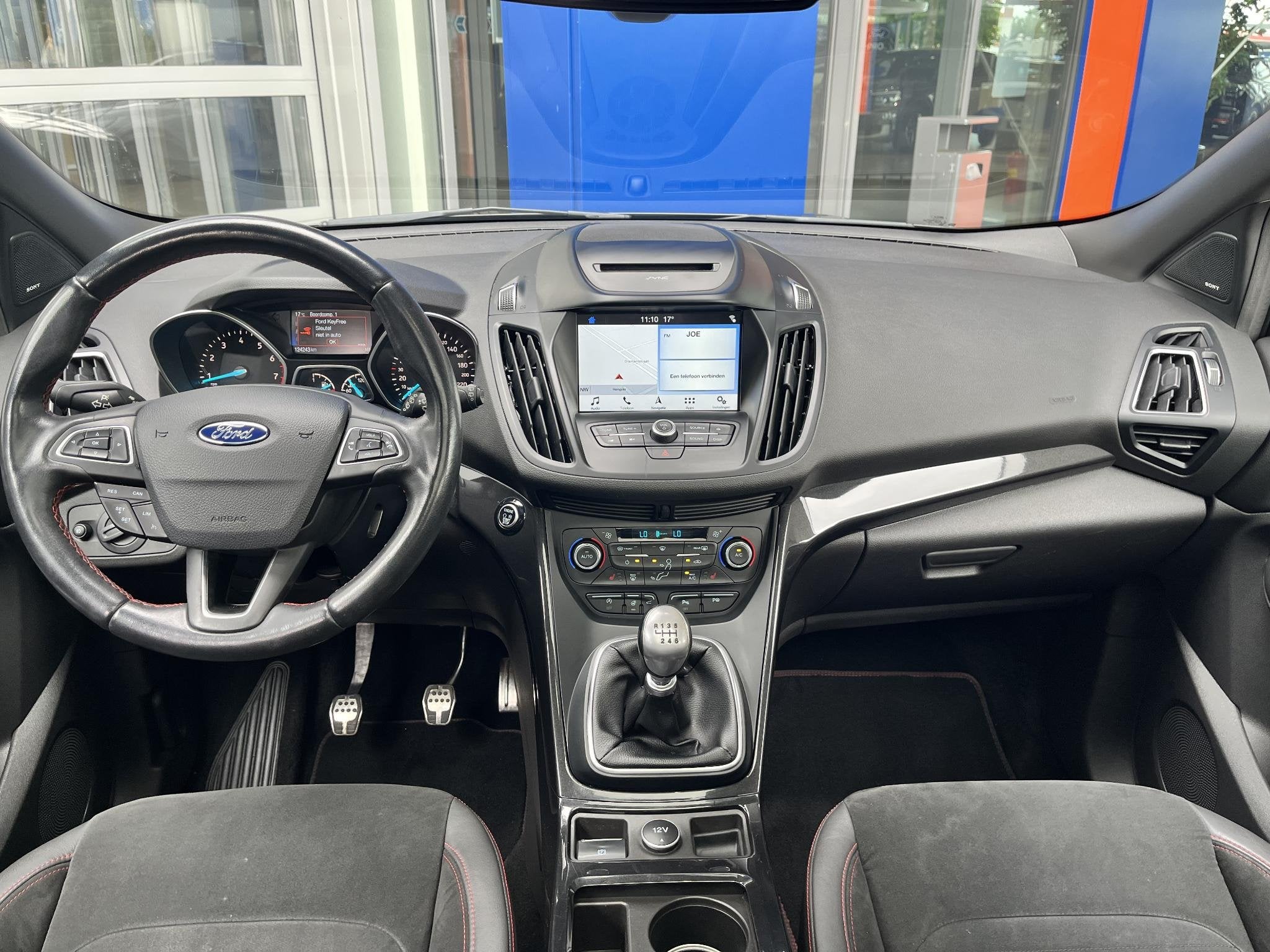 Foto 2 van Ford Kuga 1.5 EcoBoost ST Line | Pano dak | Winter Pack | Ca
