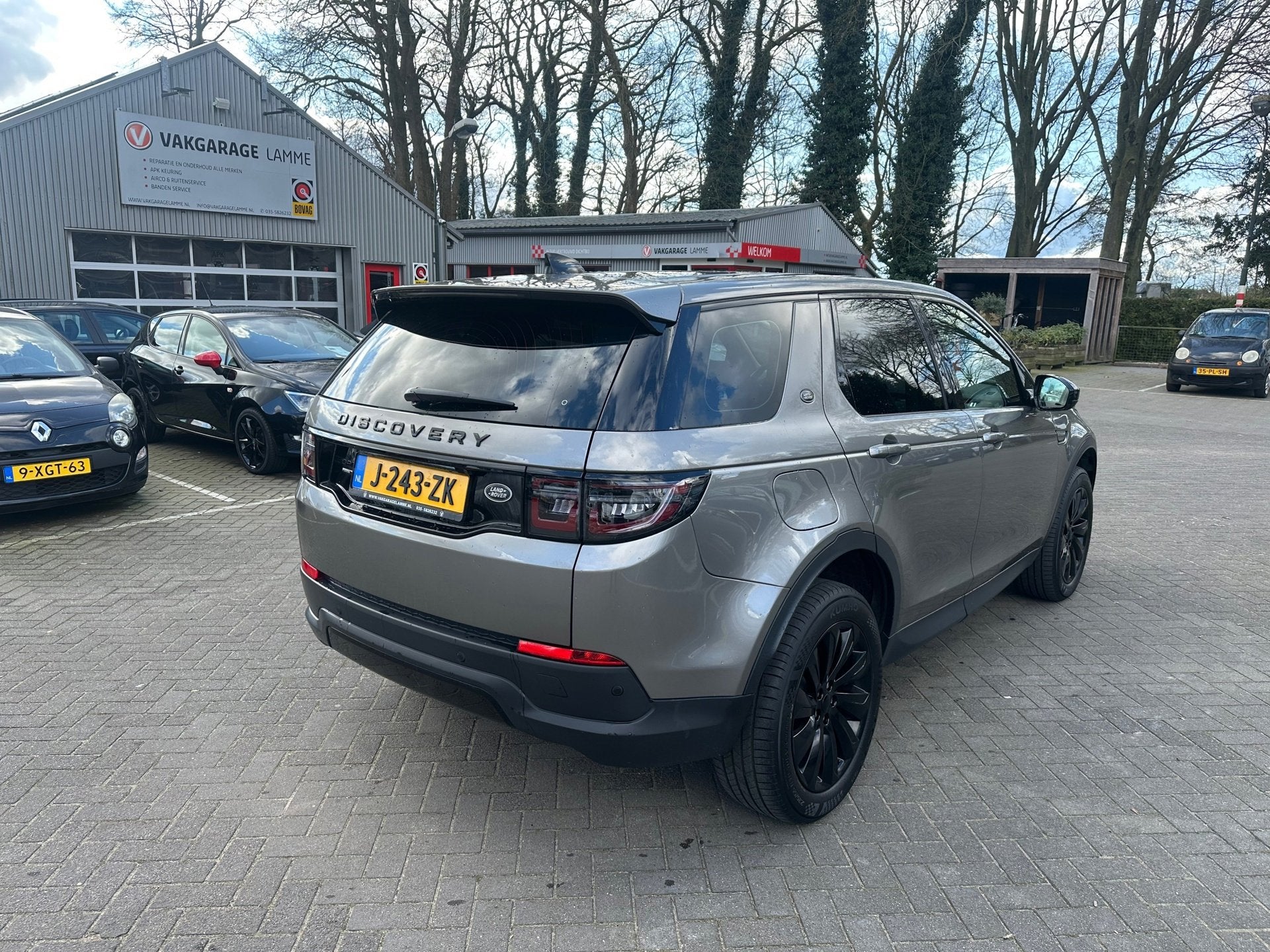 Land Rover Discovery Sport P300e 1.5 SE parkeersensoren voor, Auto's, Dealer onderhouden, Adaptive Cruise Control, Euro 6, Discovery Sport